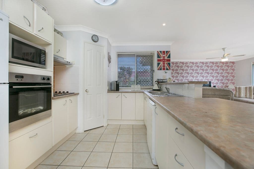 8 Spinnaker Circuit, REDLAND BAY QLD 4165, Redland Bay - Thumbnail 2
