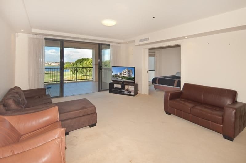 8418 Magnolia Drive East, HOPE ISLAND QLD 4212, Hope Island - Thumbnail 3