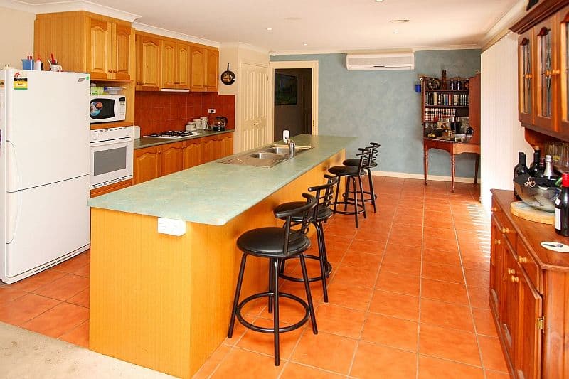 4  Atlanta Close, MILL PARK VIC 3082, Mill Park - Thumbnail 2