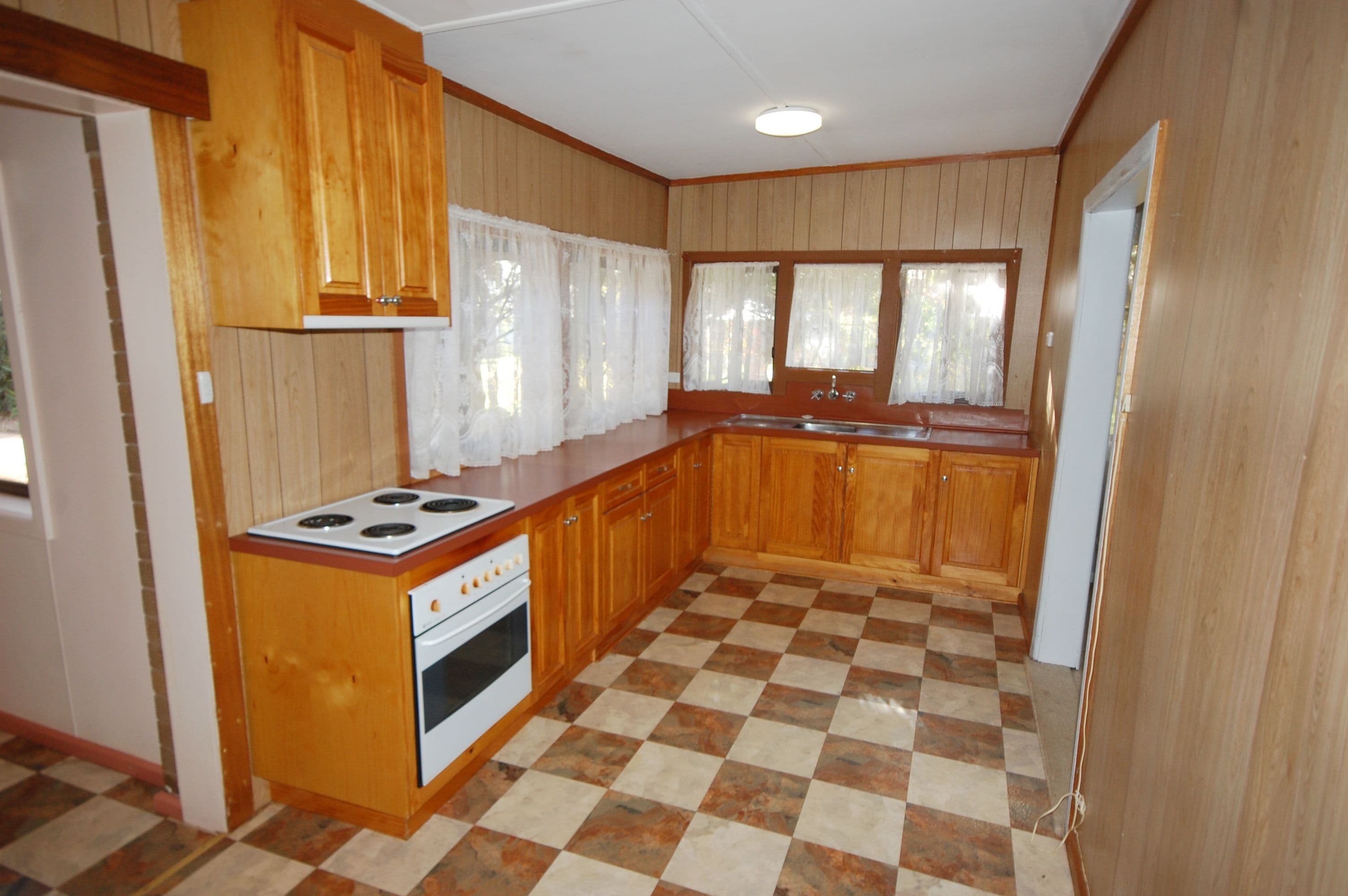 37 Collins Road, Griffith - Thumbnail 3