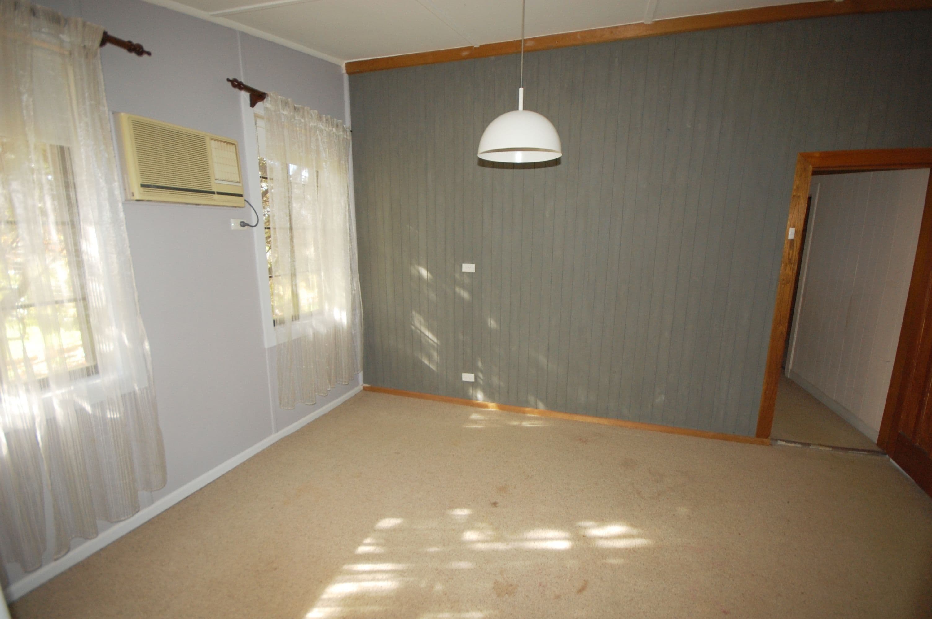37 Collins Road, Griffith - Thumbnail 4