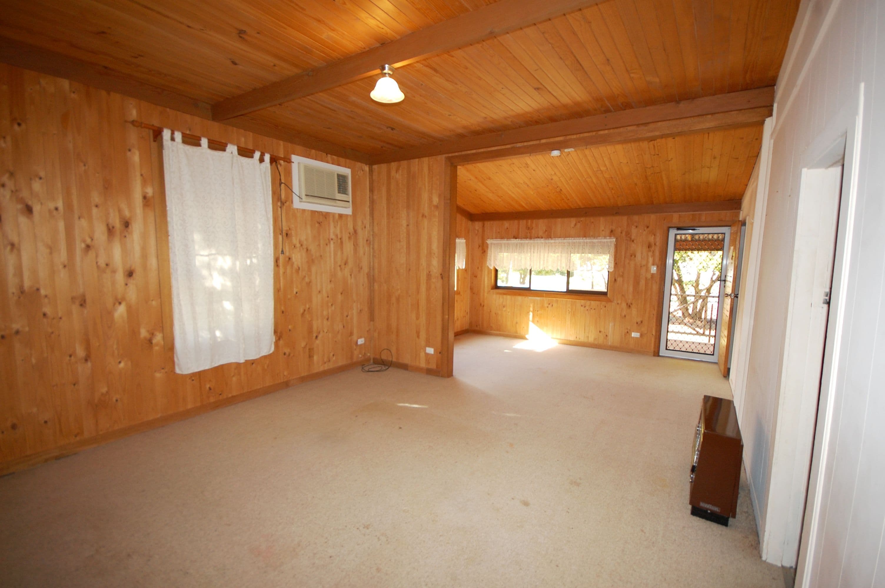 37 Collins Road, Griffith - Thumbnail 5