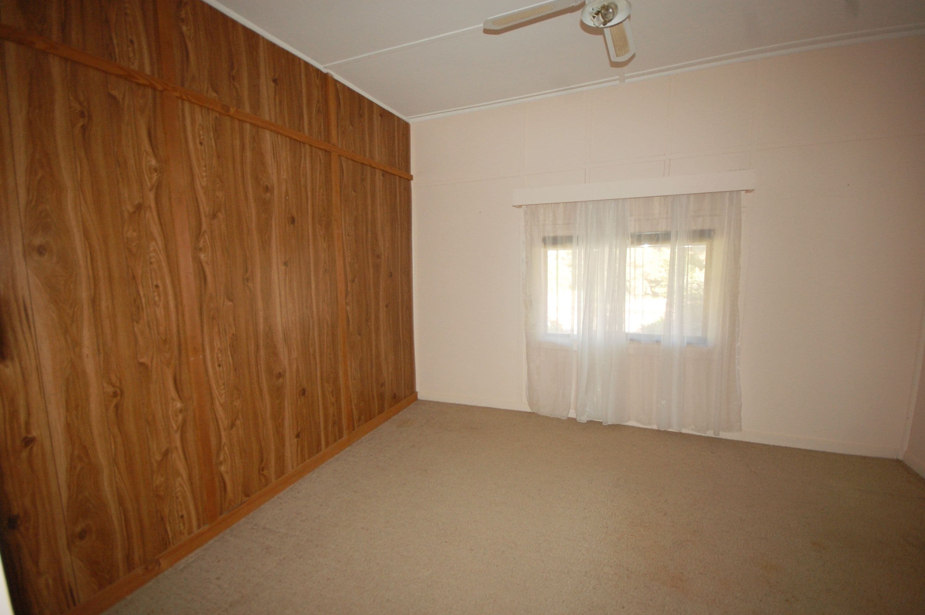 37 Collins Road, Griffith - Thumbnail 6