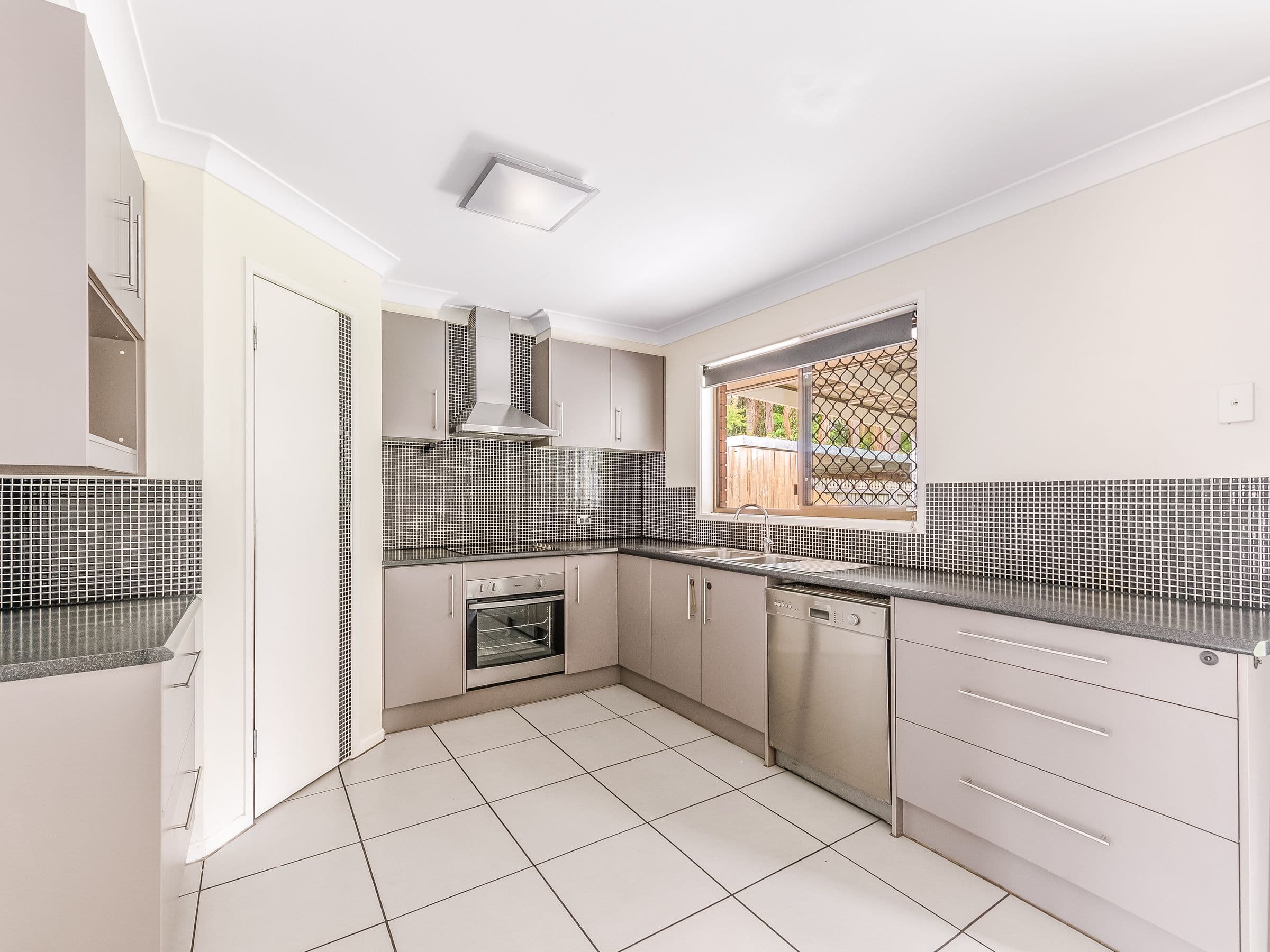 11 Benjul Drive, Beenleigh QLD 4207, Beenleigh - Thumbnail 2
