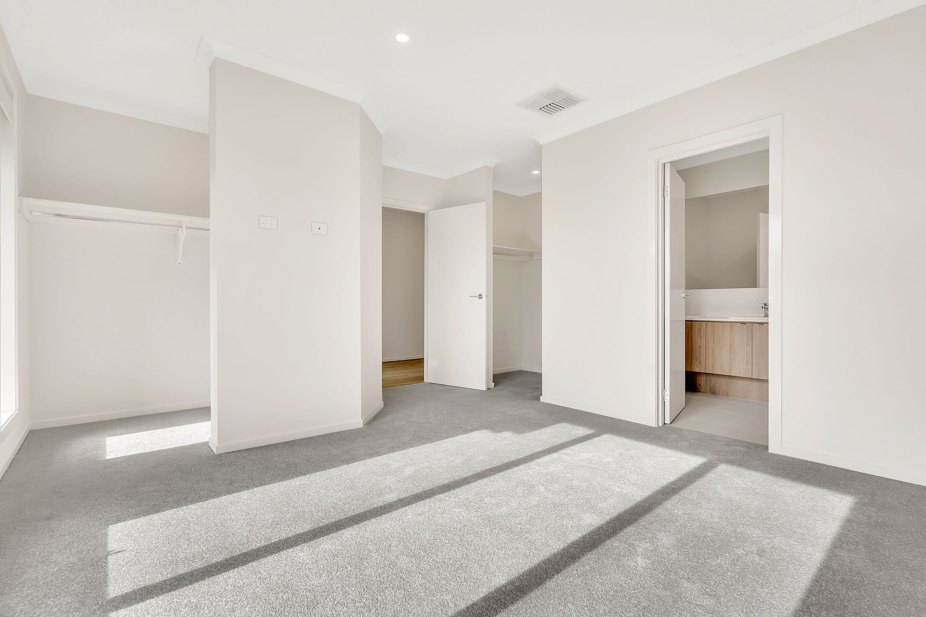 619 Grand Boulevard, Craigieburn VIC 3064, Craigieburn - Thumbnail 4
