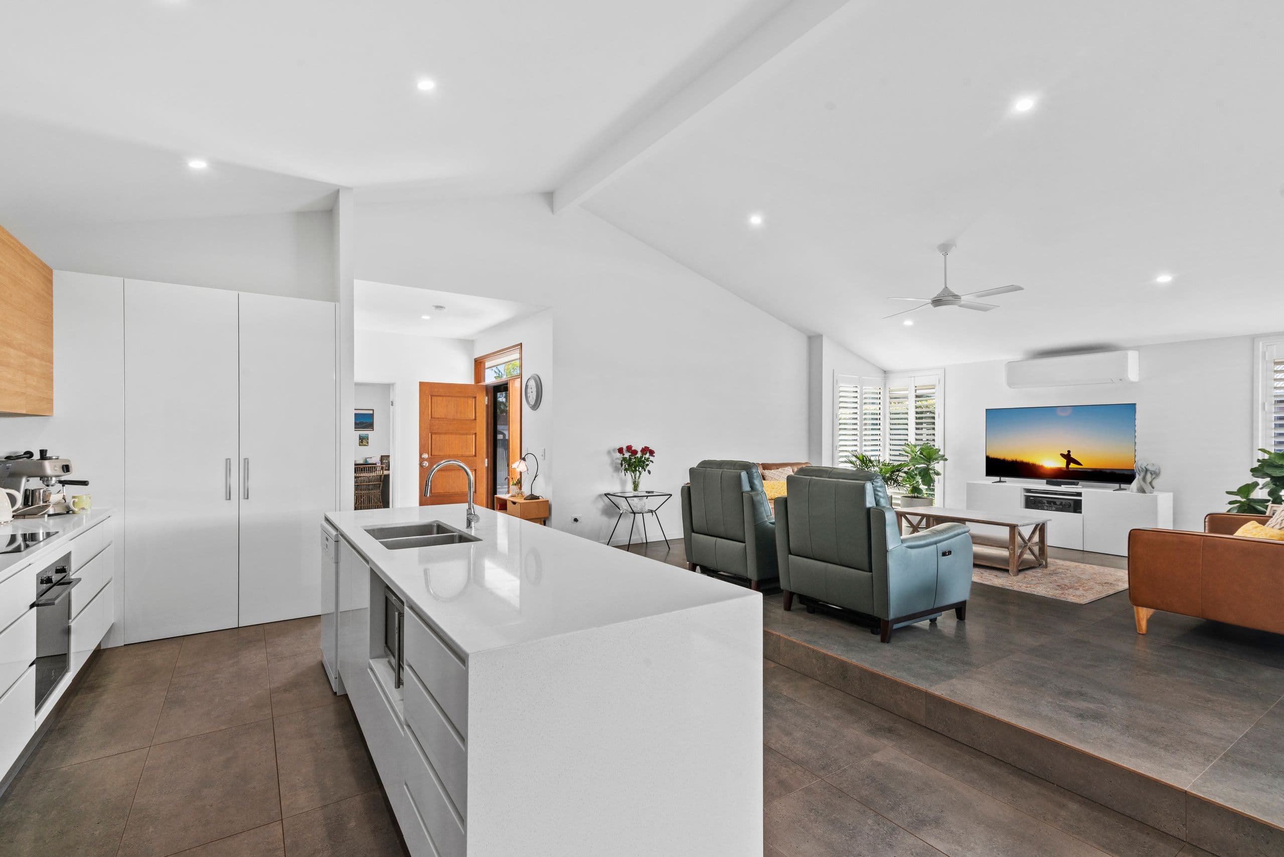 16 Barklya Place, Palm Beach QLD 4221, Palm Beach - Thumbnail 7