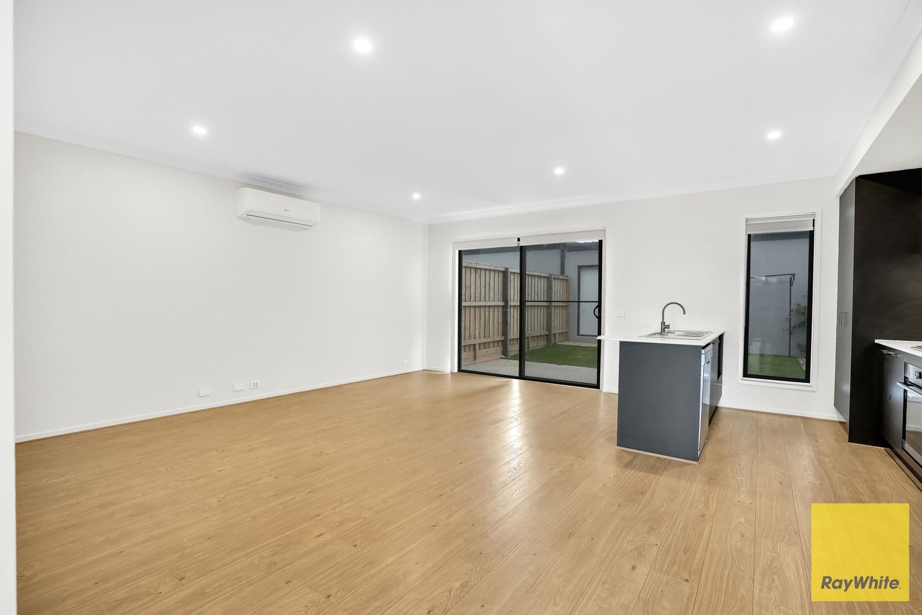 9 Sunflower Walk, BONNIE BROOK VIC 3335, Bonnie Brook - Thumbnail 4
