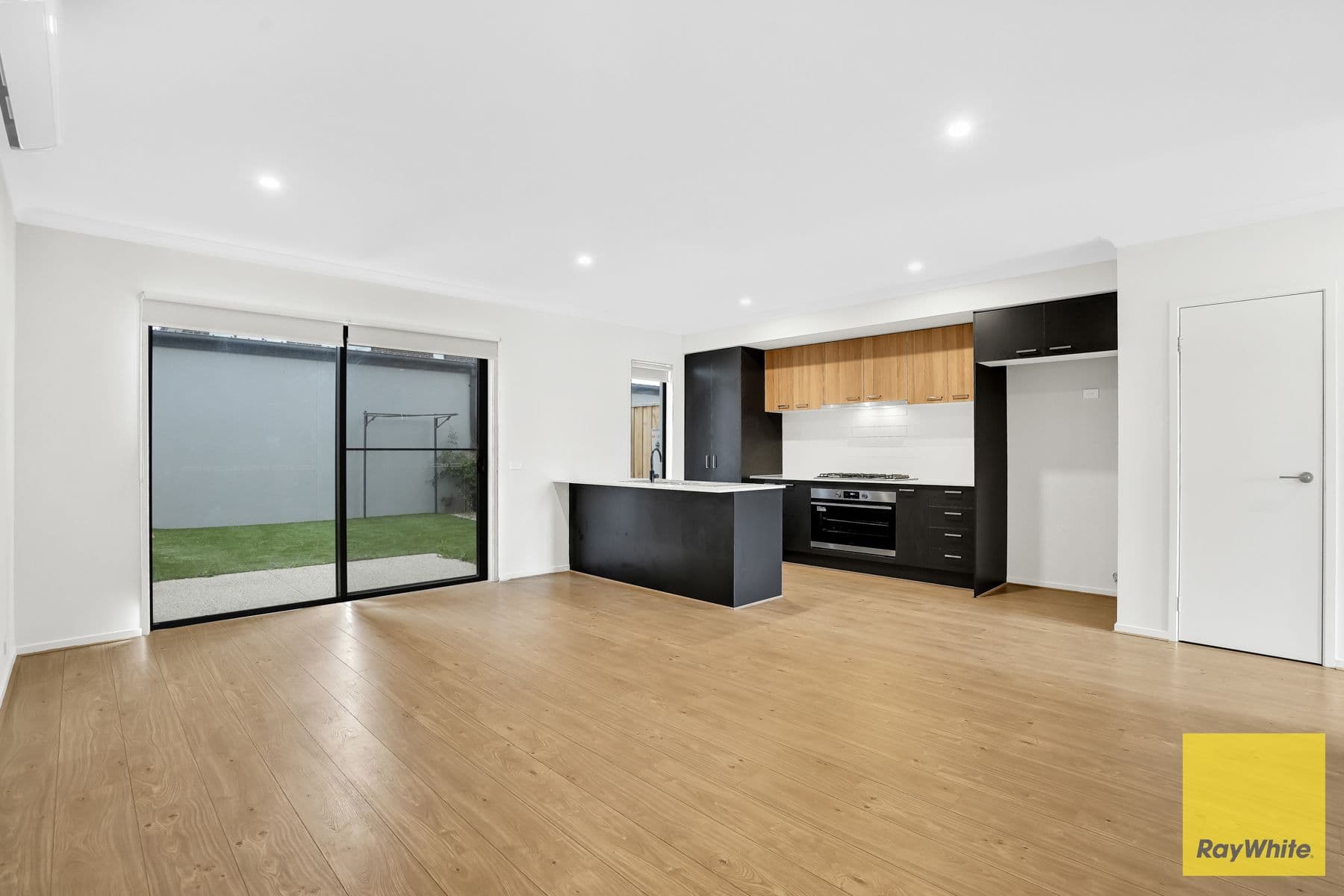 9 Sunflower Walk, BONNIE BROOK VIC 3335, Bonnie Brook - Thumbnail 5