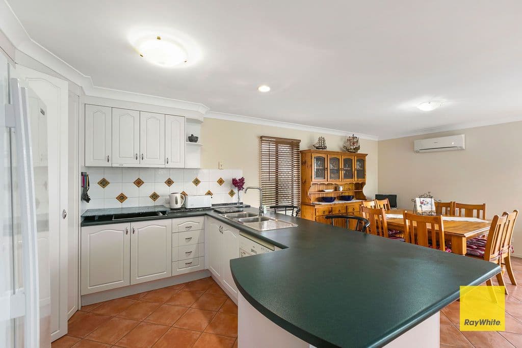 16 Kane Crescent, Mansfield QLD 4122, Mansfield - Thumbnail 4