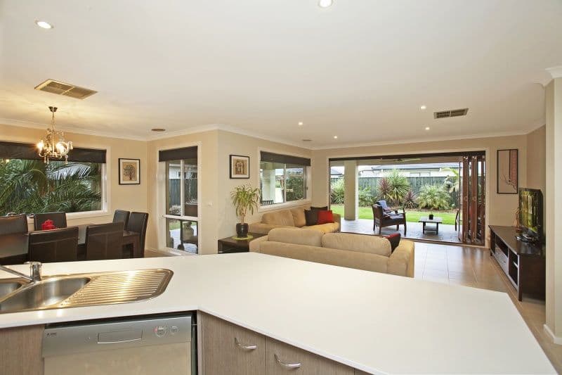 14 COORONG Circle, WATERWAYS VIC 3195, Waterways - Thumbnail 2