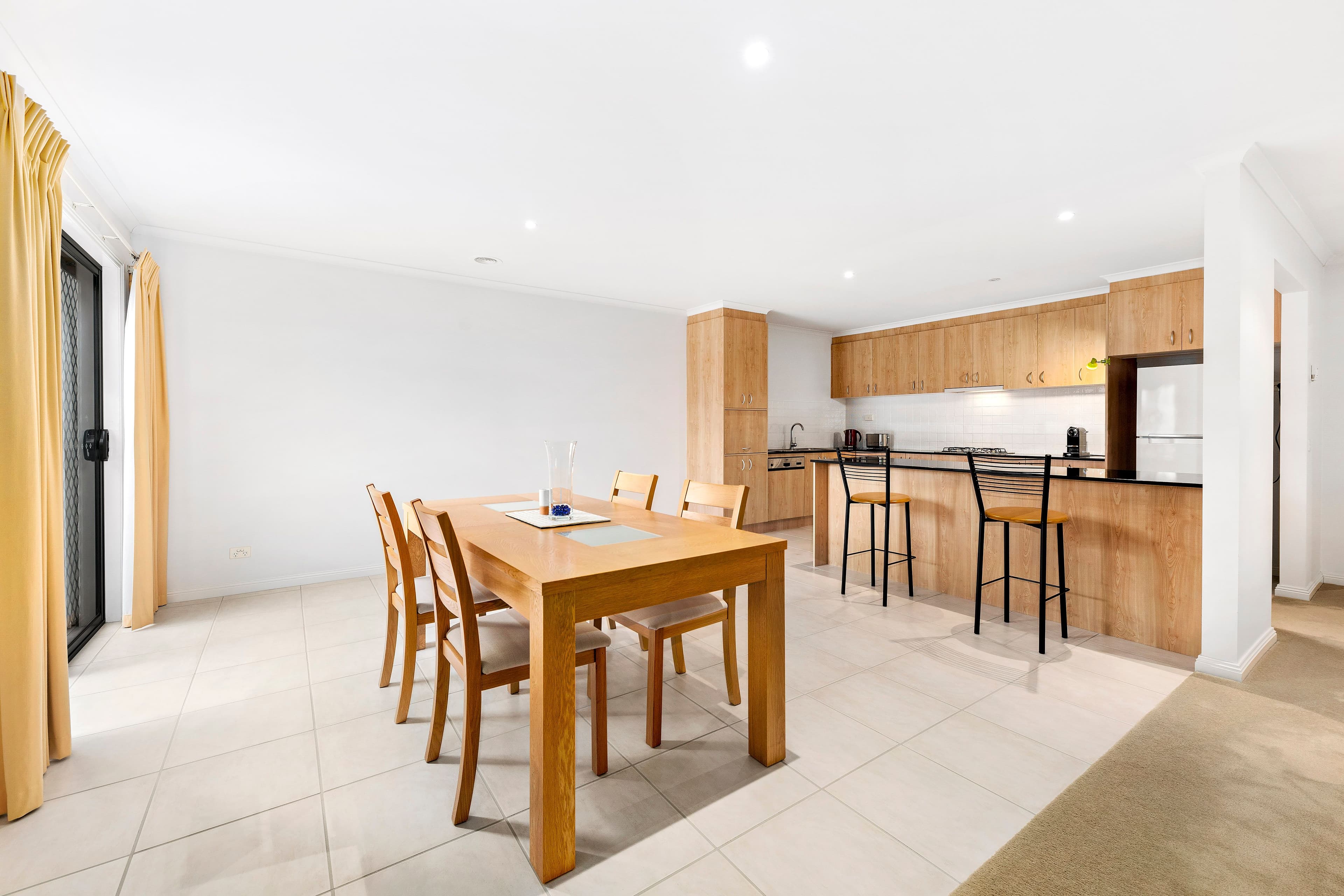 27 Sovereign Manors Crescent, Rowville VIC 3178, Rowville - Thumbnail 2