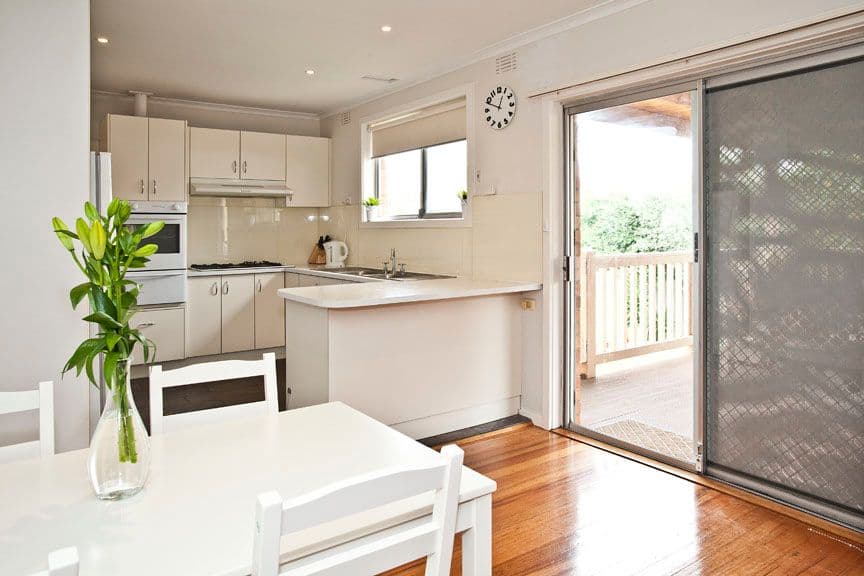 5 Cootamundra Drive, WHEELERS HILL VIC 3150, Wheelers Hill - Thumbnail 2