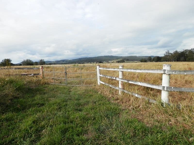 28 Woolshed Creek Road, HATTON VALE QLD 4341, Hatton Vale - Thumbnail 4