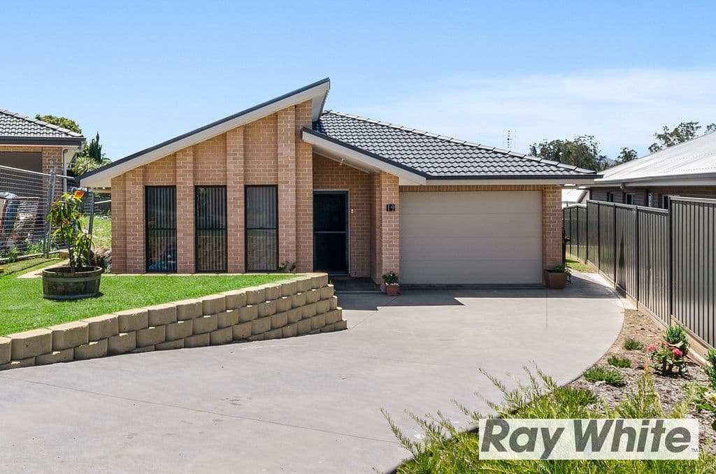 19 Saltwater Circuit, Kanahooka - Image 1