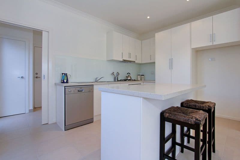 30 Warranilla Avenue, ROSEBUD VIC 3939, Rosebud - Thumbnail 3