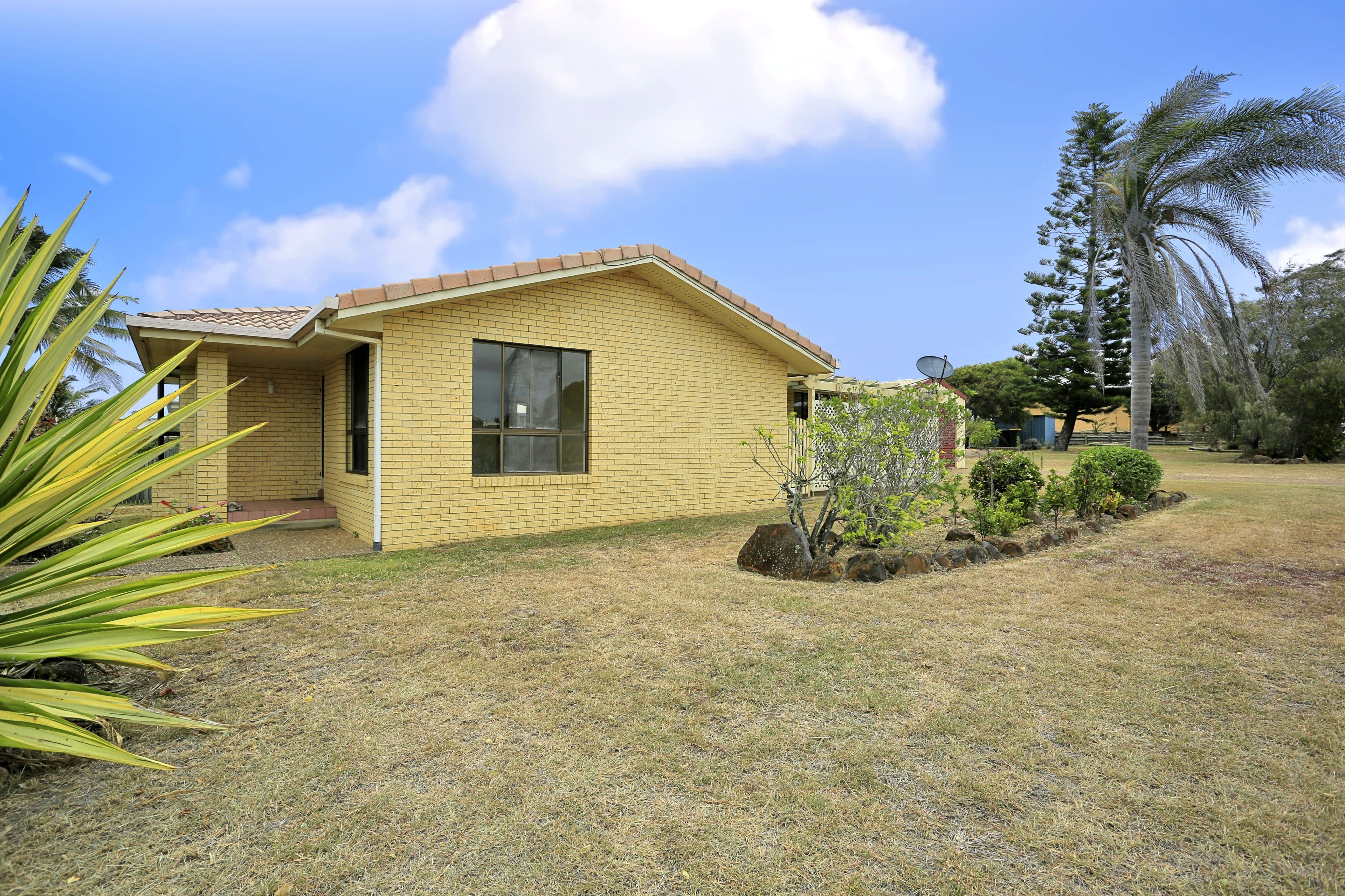1 Tarni Street, Coral Cove QLD 4670, Coral Cove - Thumbnail 4