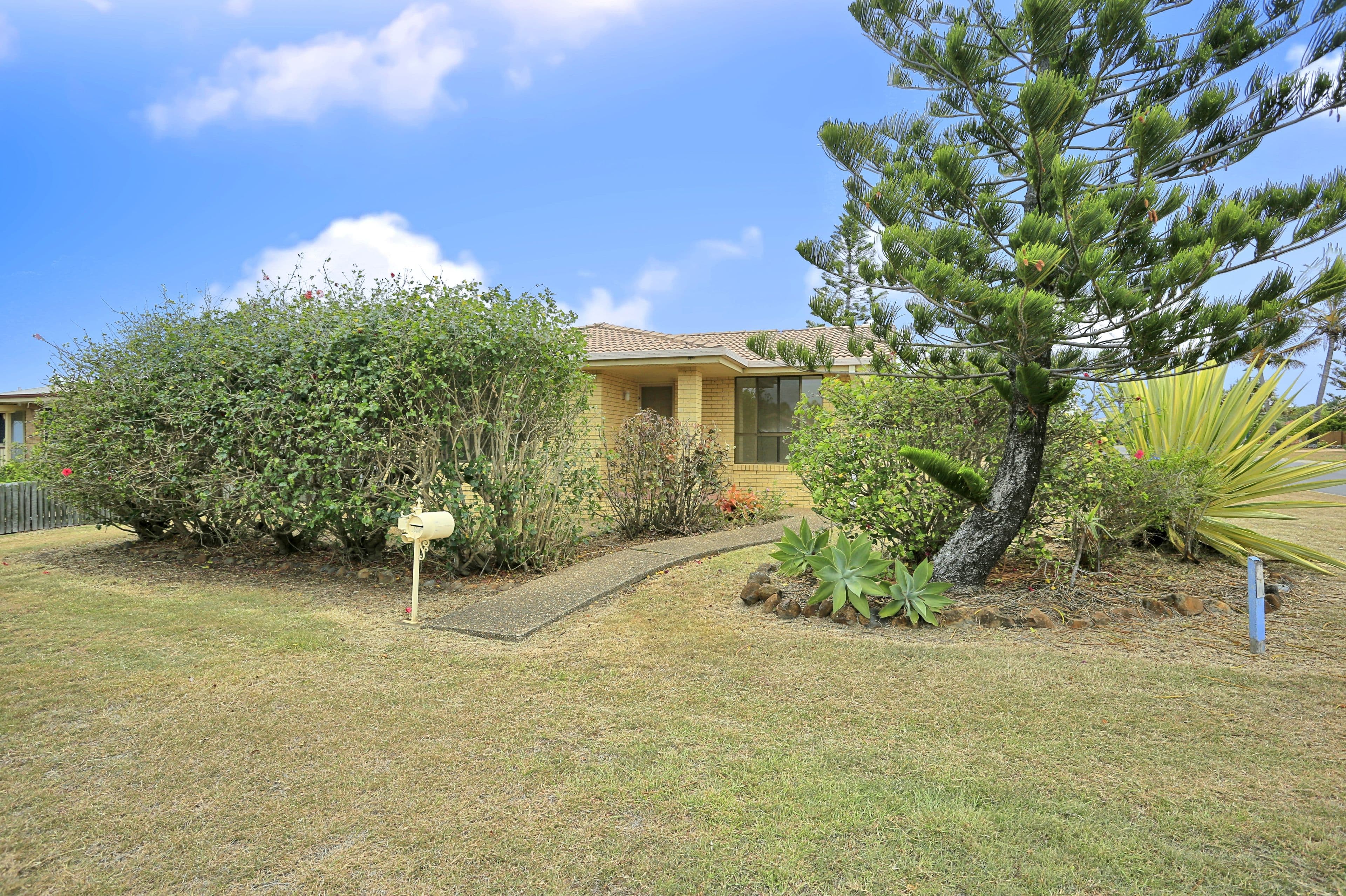 1 Tarni Street, Coral Cove QLD 4670, Coral Cove - Thumbnail 5