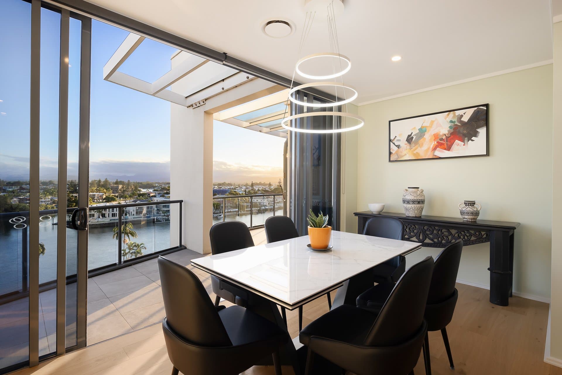 802/6 Tarcoola Crescent, Chevron Island - Thumbnail 4