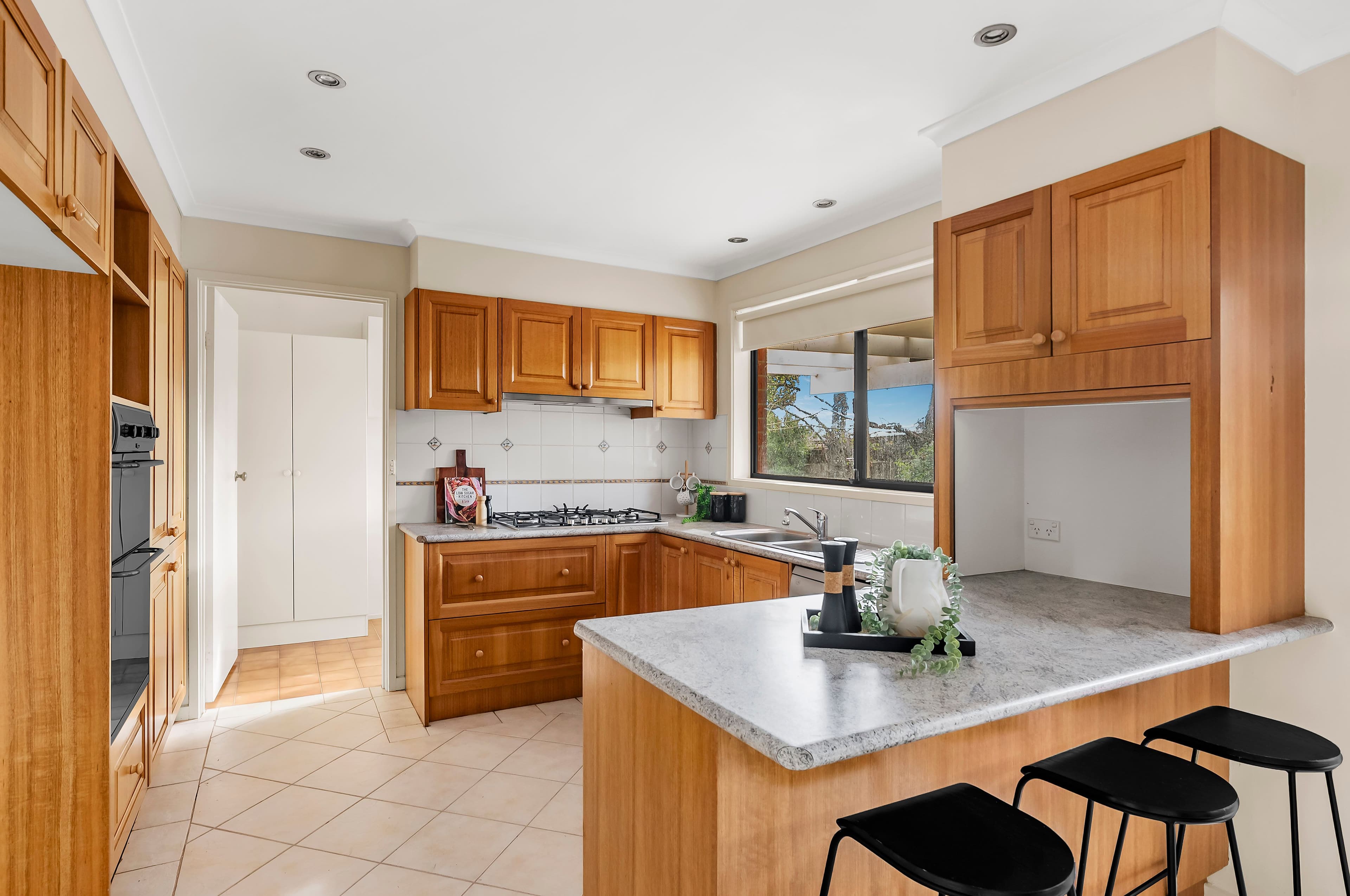 33 Mclaughlin Crescent, Mill Park VIC 3082, Mill Park - Thumbnail 2
