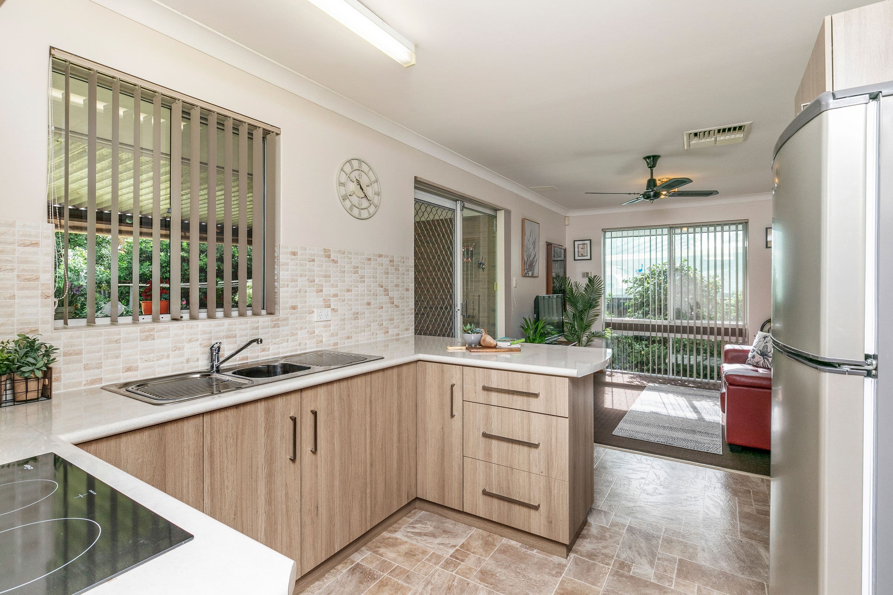 10 Dorchester Road, Forrestfield WA 6058, Forrestfield - Thumbnail 2