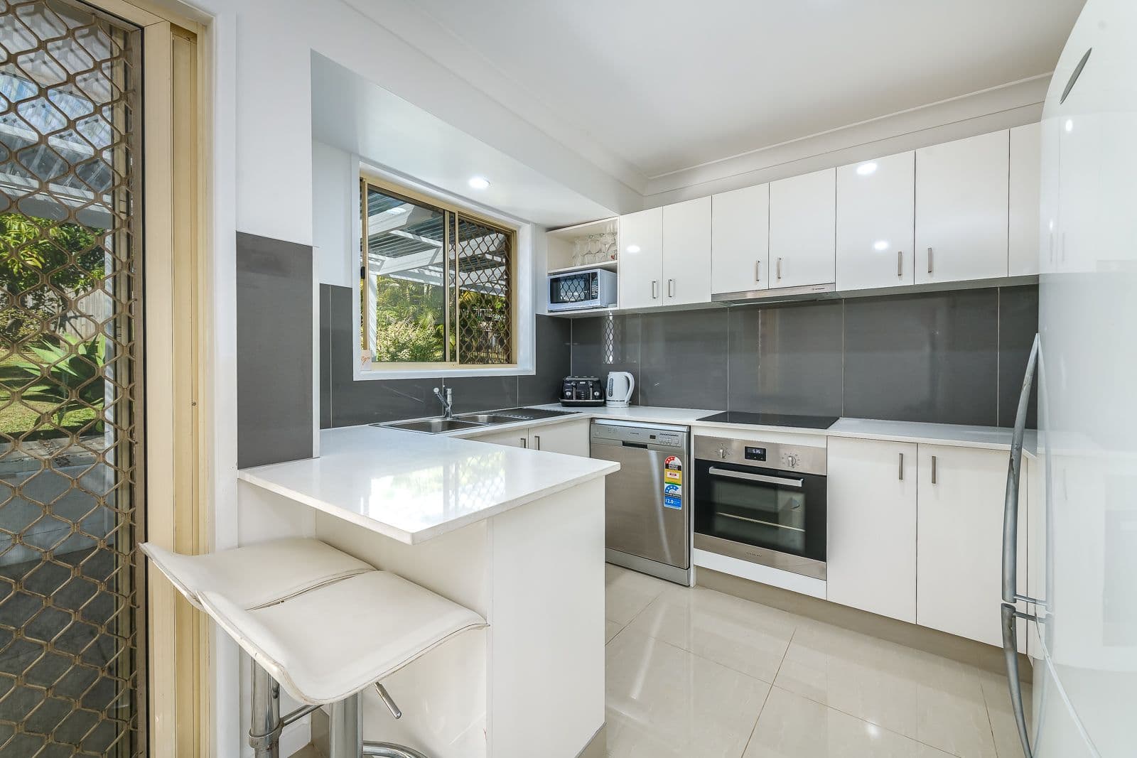 4 Sarina Place, Helensvale QLD 4212, Helensvale - Thumbnail 2