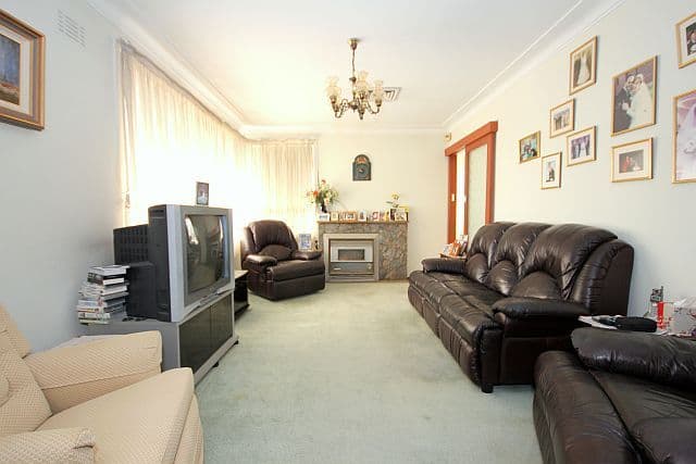 26 Lincoln Road, GEORGES HALL NSW 2198, Georges Hall - Thumbnail 5