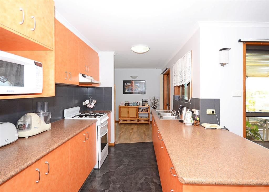 24 Vanda Street, URANGAN QLD 4655, Urangan - Thumbnail 4