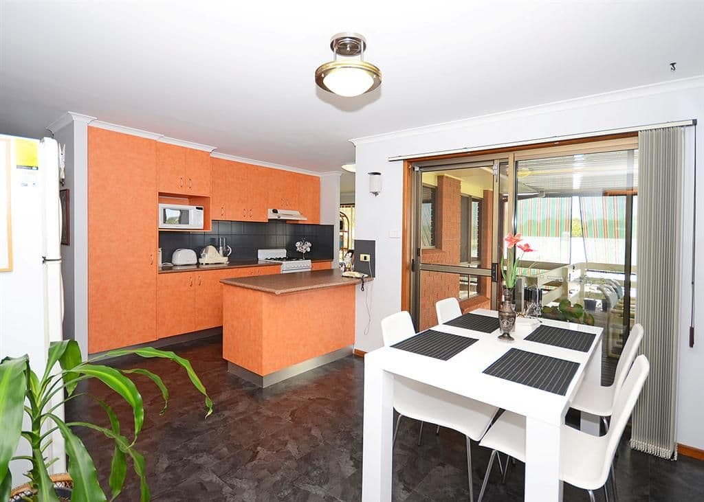 24 Vanda Street, URANGAN QLD 4655, Urangan - Thumbnail 5