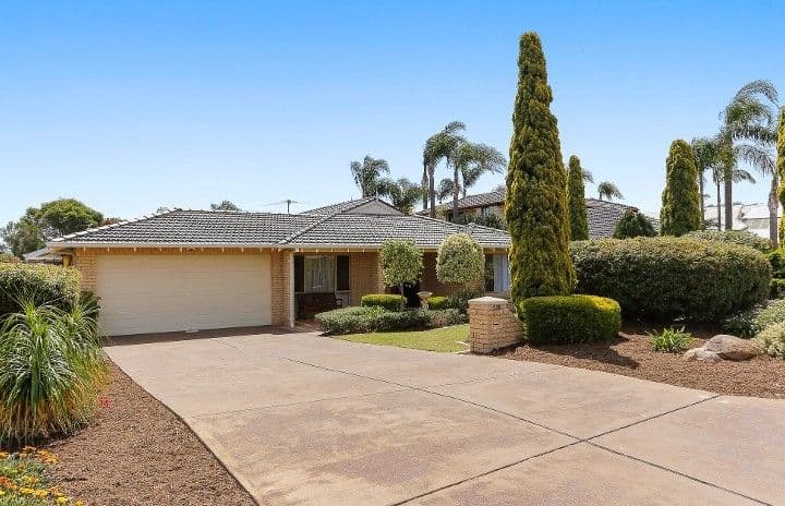 320 Summerlakes Parade, Ballajura WA 6066, Ballajura - Image 1