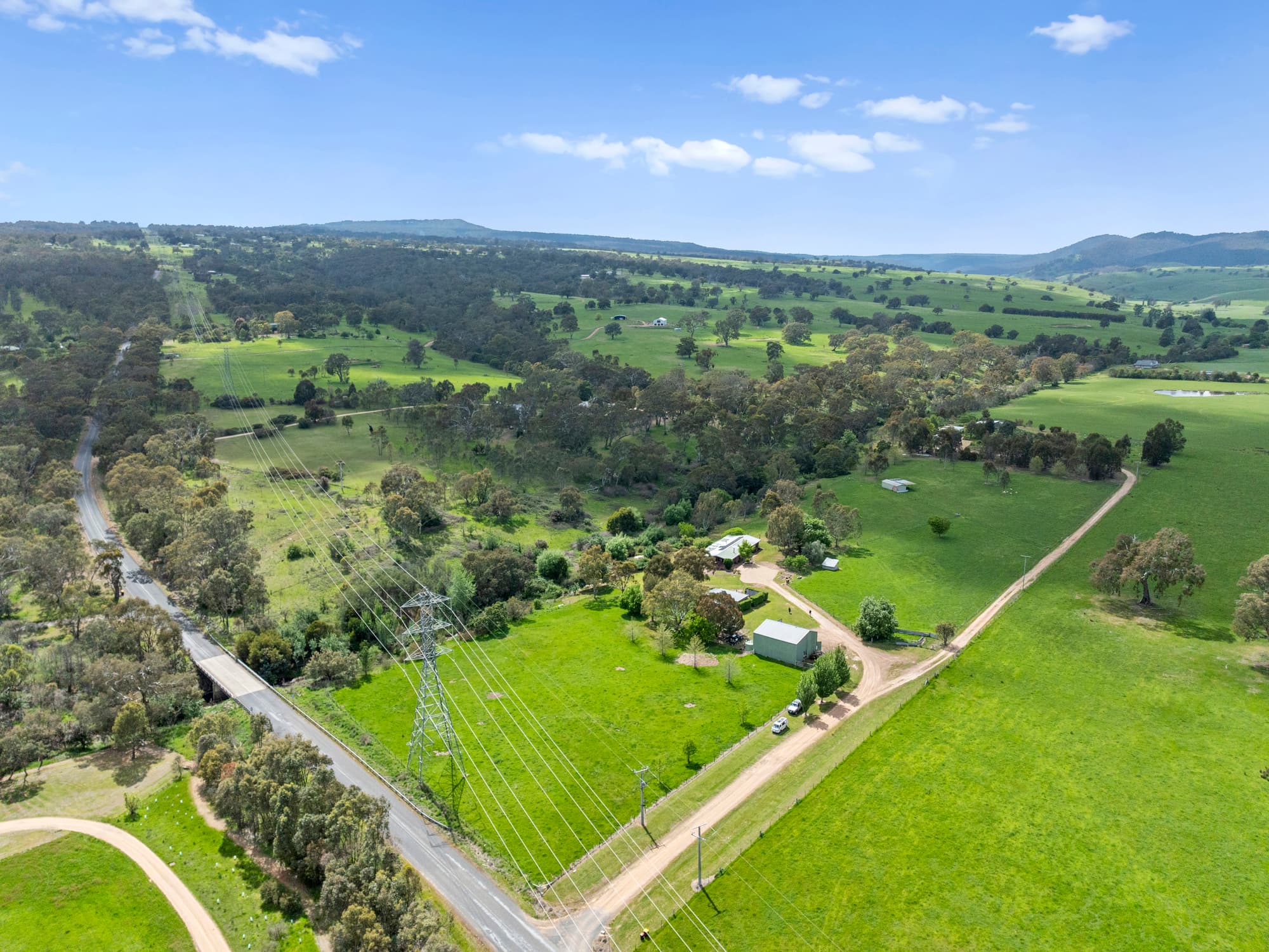 560 Old Tolmie Road, Mansfield, Mansfield - Thumbnail 2