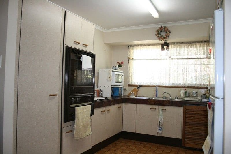 28 Burstall Avenue, BELMONT QLD 4153, Belmont - Thumbnail 6