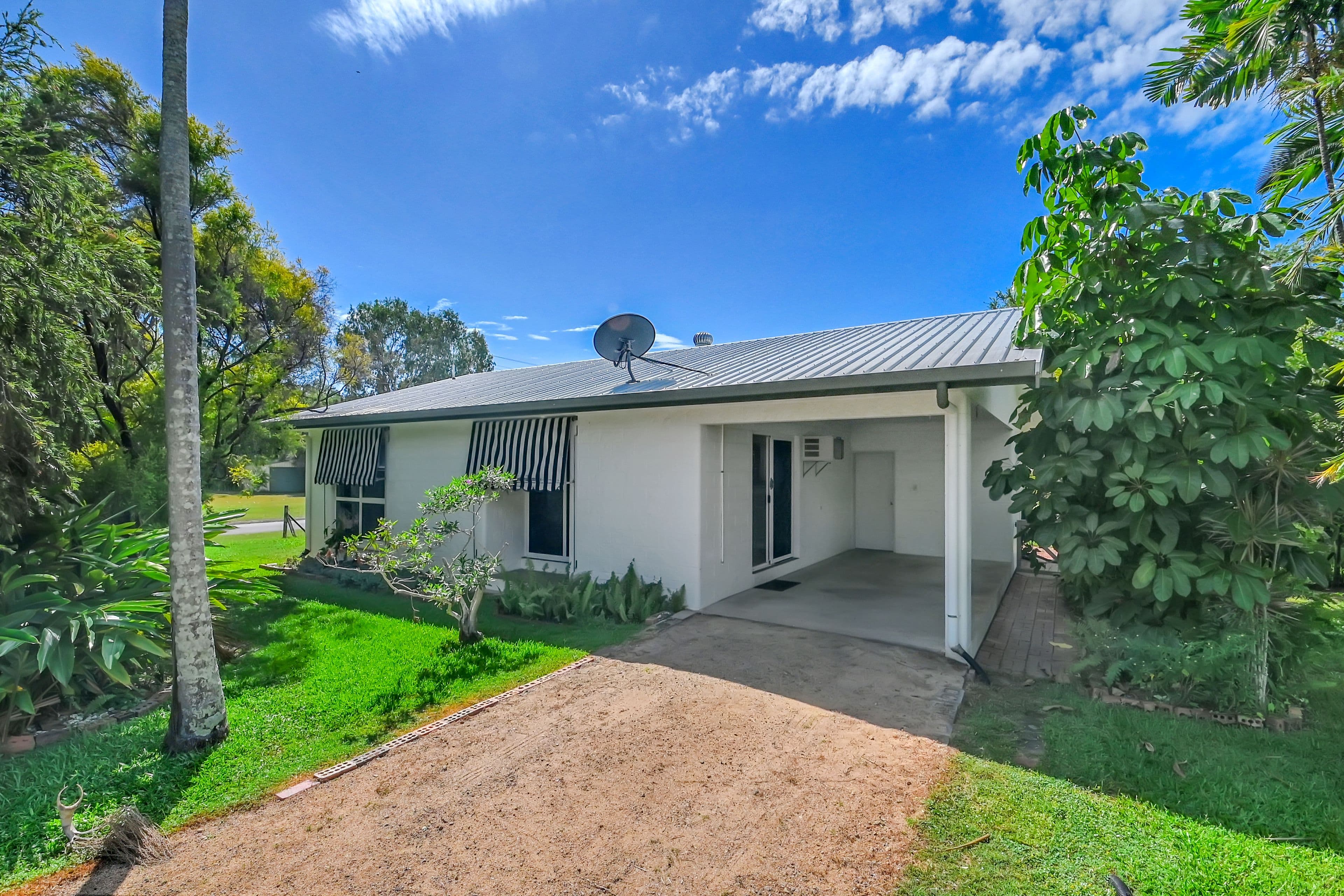 266 Ocean Parade, Balgal Beach QLD 4816, Balgal Beach - Image 1