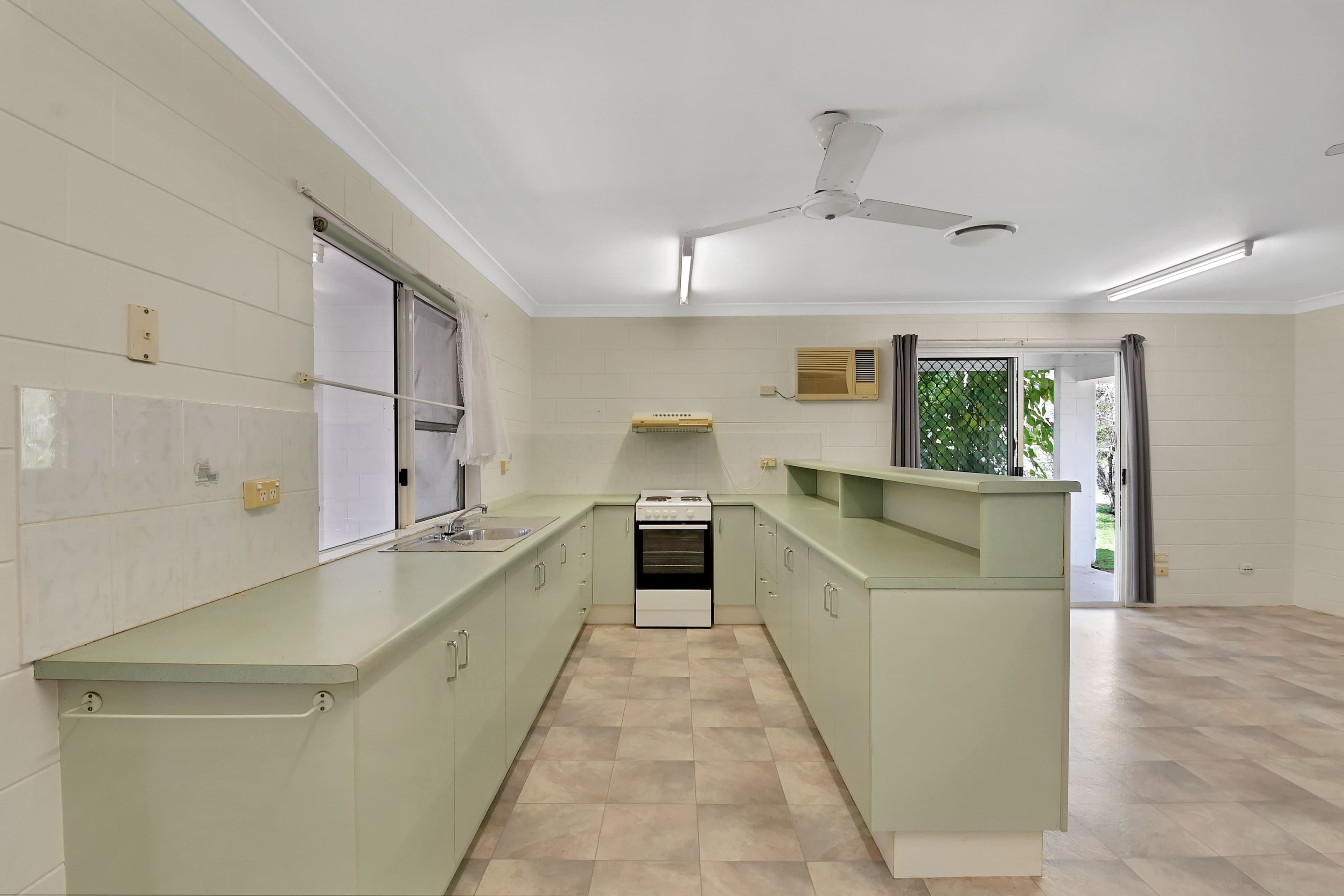 266 Ocean Parade, Balgal Beach QLD 4816, Balgal Beach - Thumbnail 3