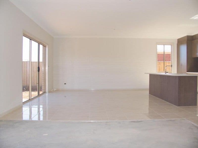 24 Stringybark Avenue, BROOKFIELD VIC 3338, Brookfield - Thumbnail 2