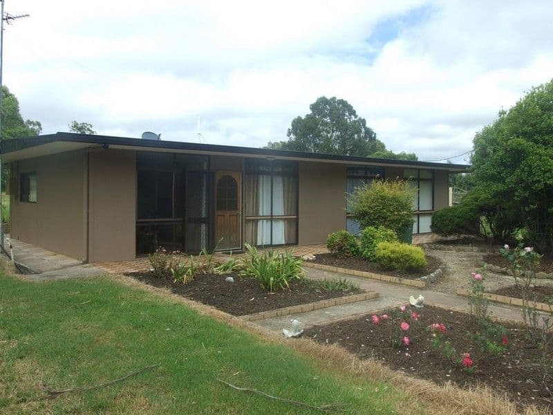 11 South Street, CROWS NEST QLD 4355, Crows Nest - Image 1