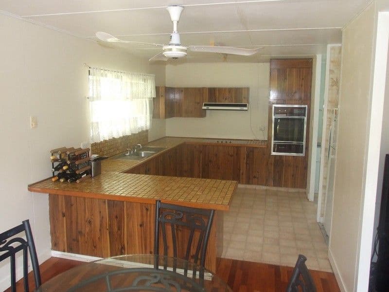 11 South Street, CROWS NEST QLD 4355, Crows Nest - Thumbnail 2