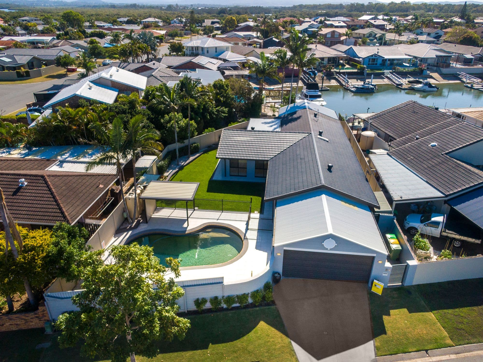 4 Seaspray Street, Paradise Point QLD 4216, Paradise Point - Image 1