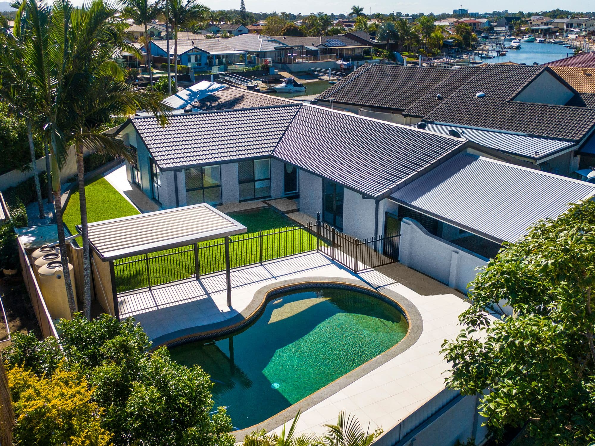 4 Seaspray Street, Paradise Point QLD 4216, Paradise Point - Thumbnail 2