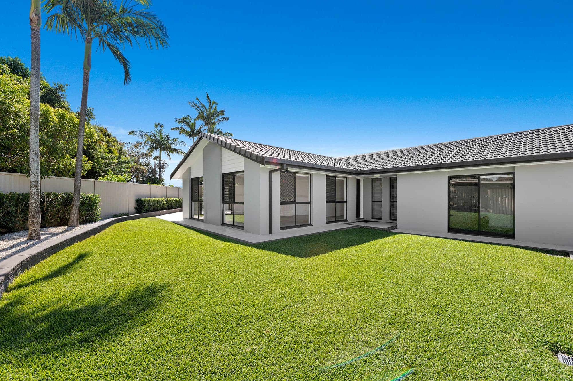 4 Seaspray Street, Paradise Point QLD 4216, Paradise Point - Thumbnail 4