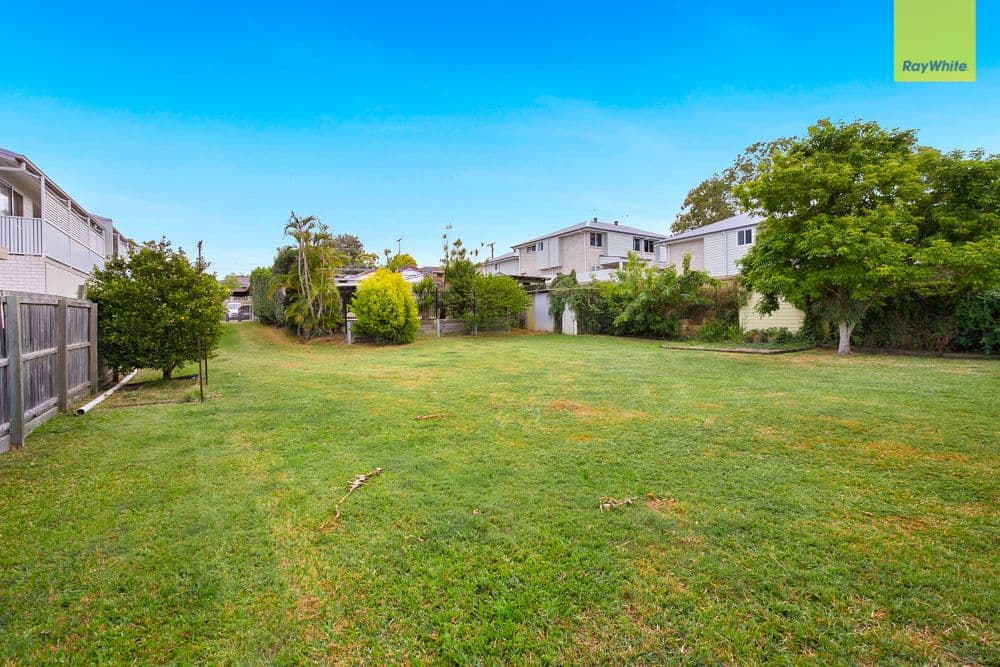 11 Victor Street, Birkdale QLD 4159, Birkdale - Thumbnail 2