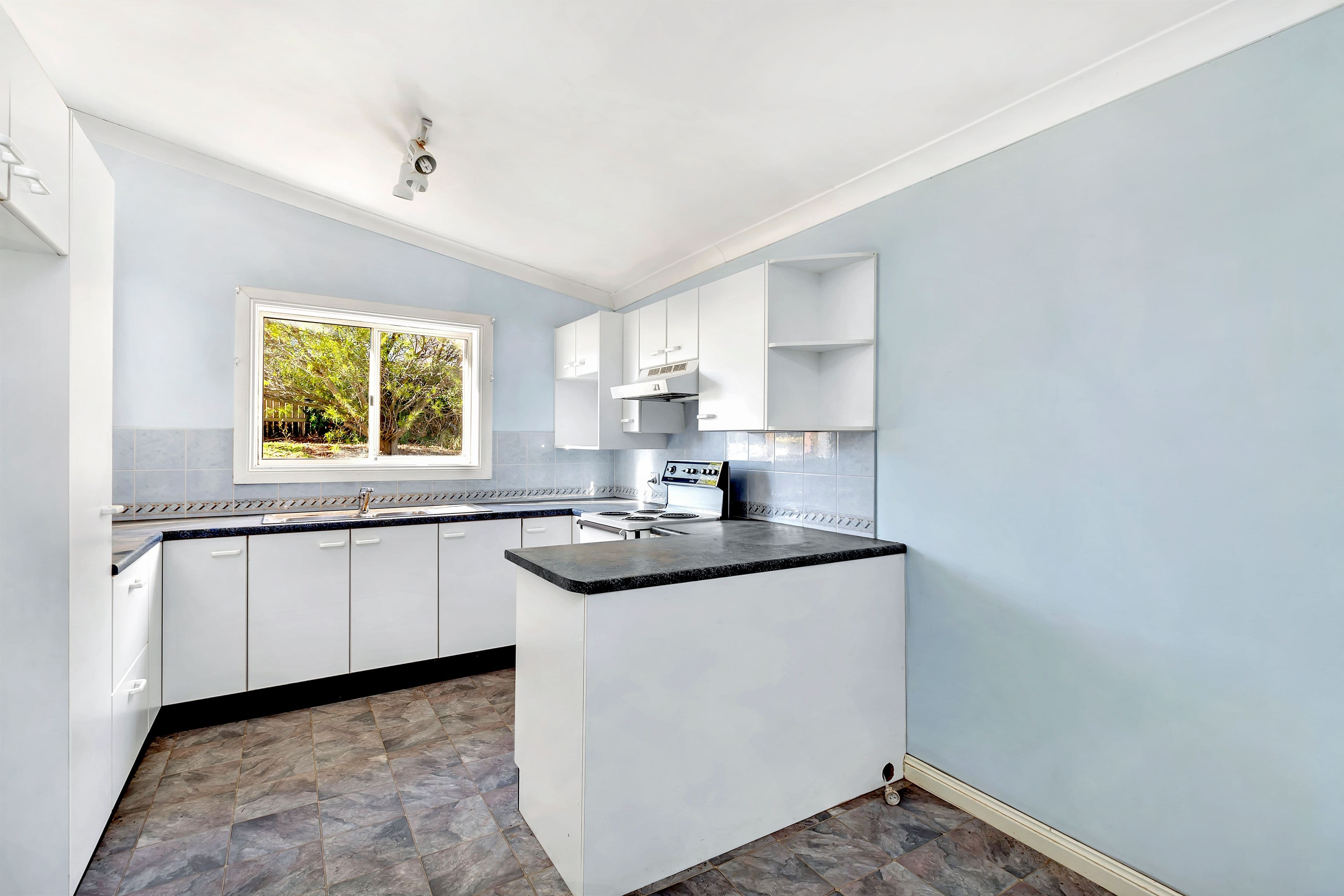 11 Paine Street, Portland - Thumbnail 2