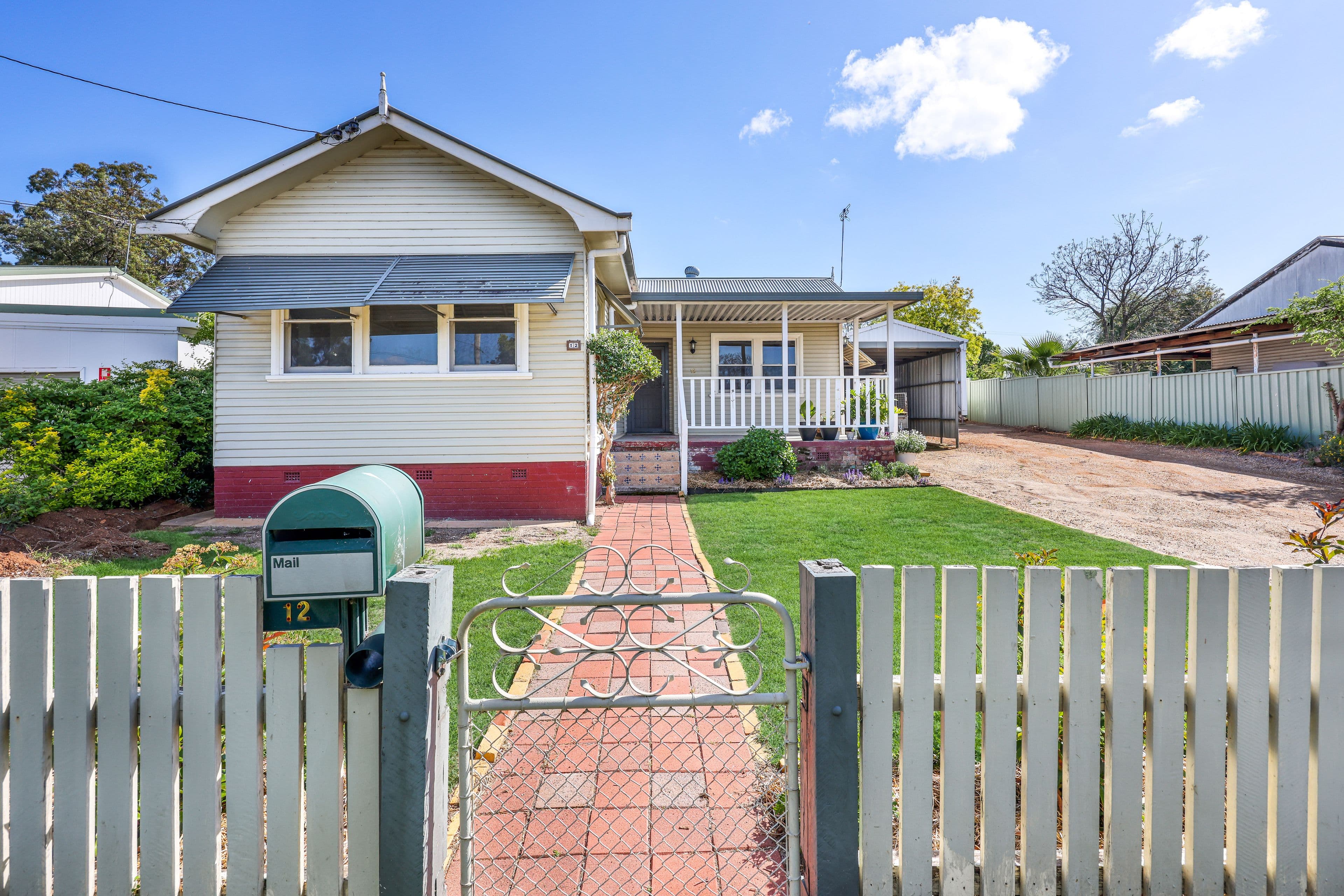 12 Patterson Street, Tamworth NSW 2340, North Tamworth - Thumbnail 2