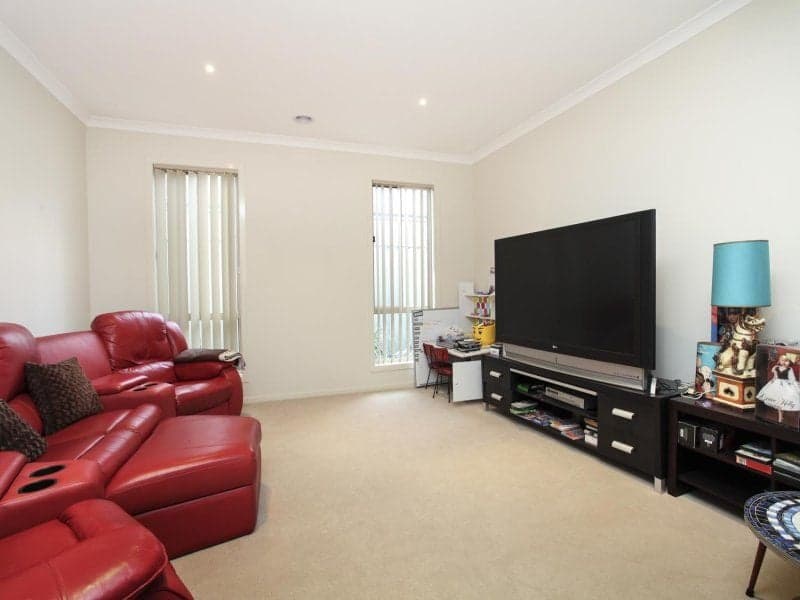 5 Bursaria Drive, Caroline Springs - Thumbnail 4