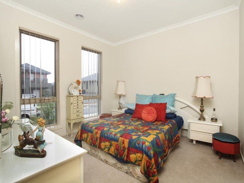 5 Bursaria Drive, Caroline Springs - Thumbnail 8