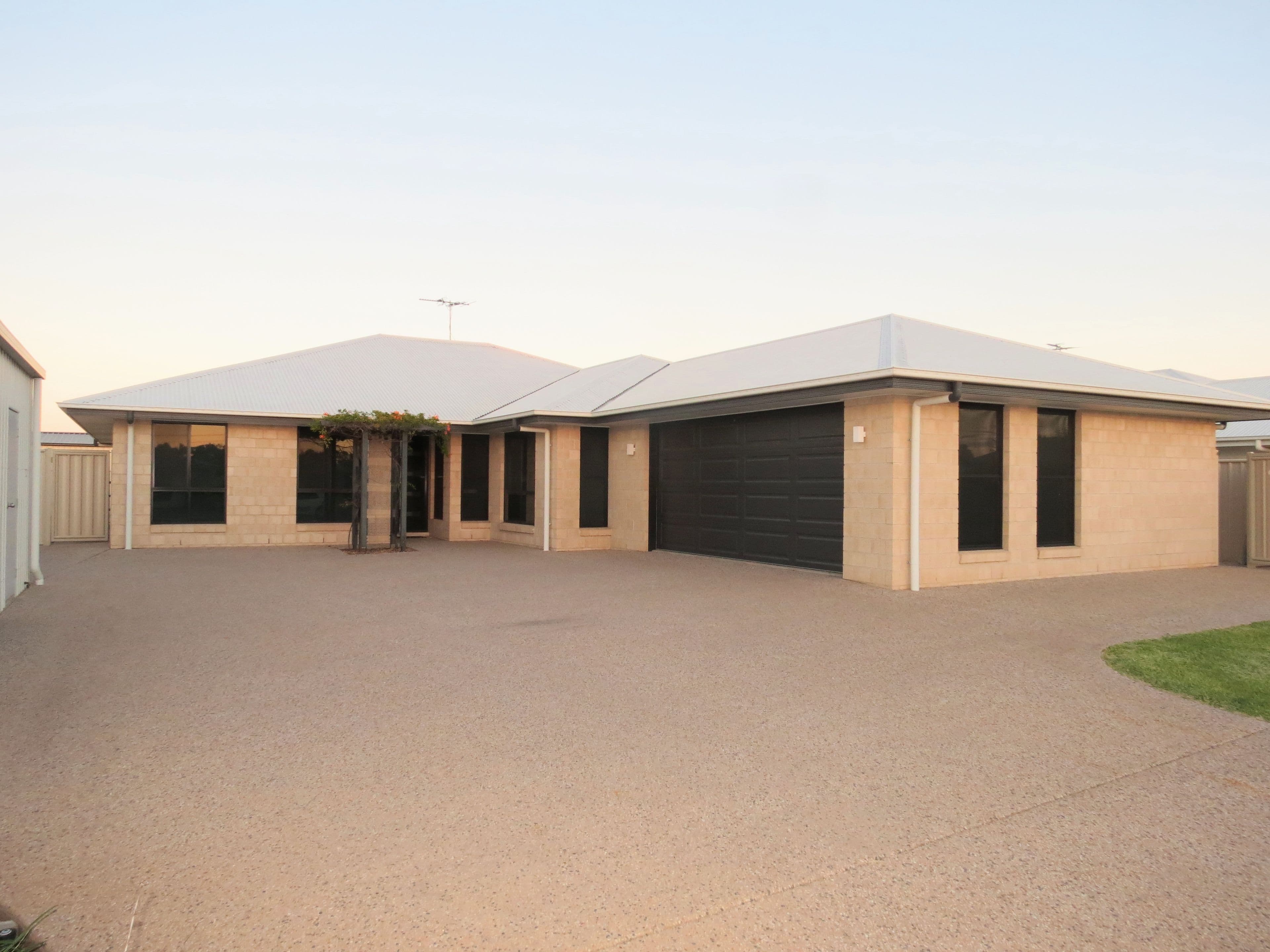 15 Kassidy Drive, Emerald QLD 4720, Emerald - Thumbnail 2