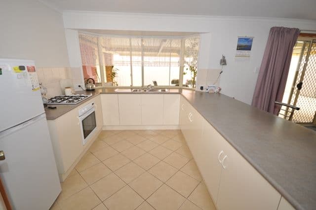 23 Axminster Crescent, CRAIGMORE SA 5114, Craigmore - Thumbnail 5
