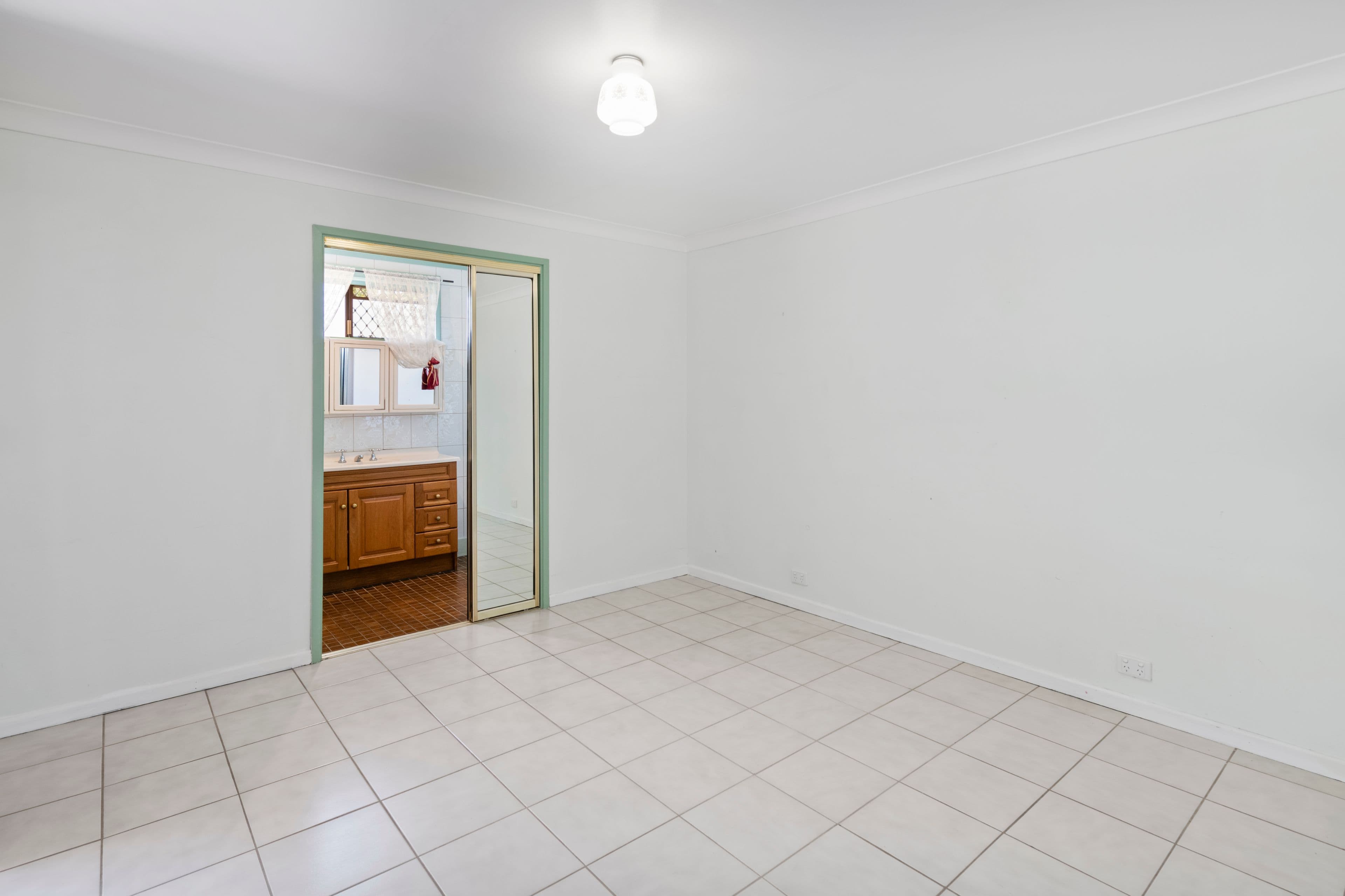 6 Golden Crescent, Southport QLD 4215, Southport - Thumbnail 5