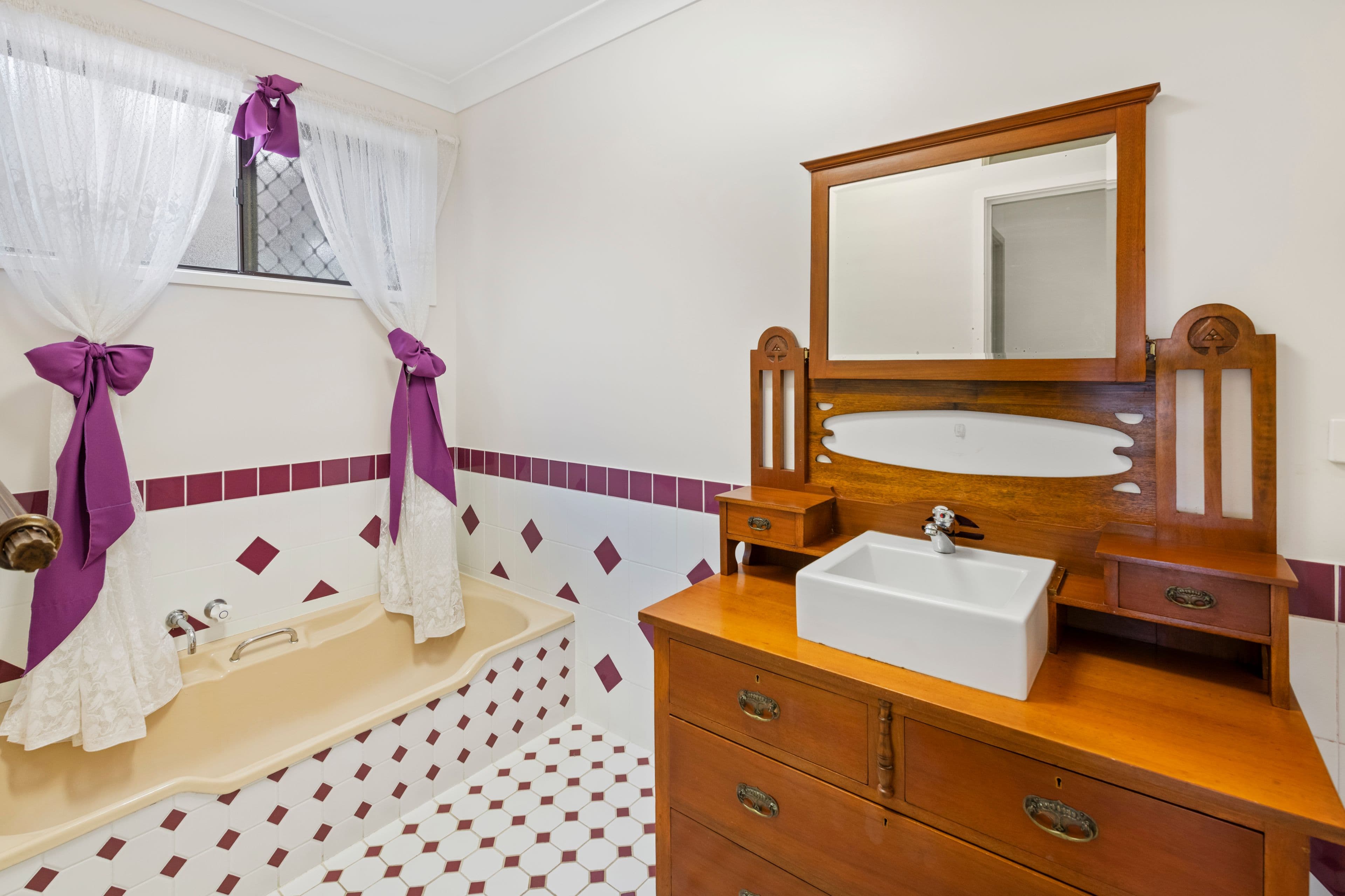 6 Golden Crescent, Southport QLD 4215, Southport - Thumbnail 8
