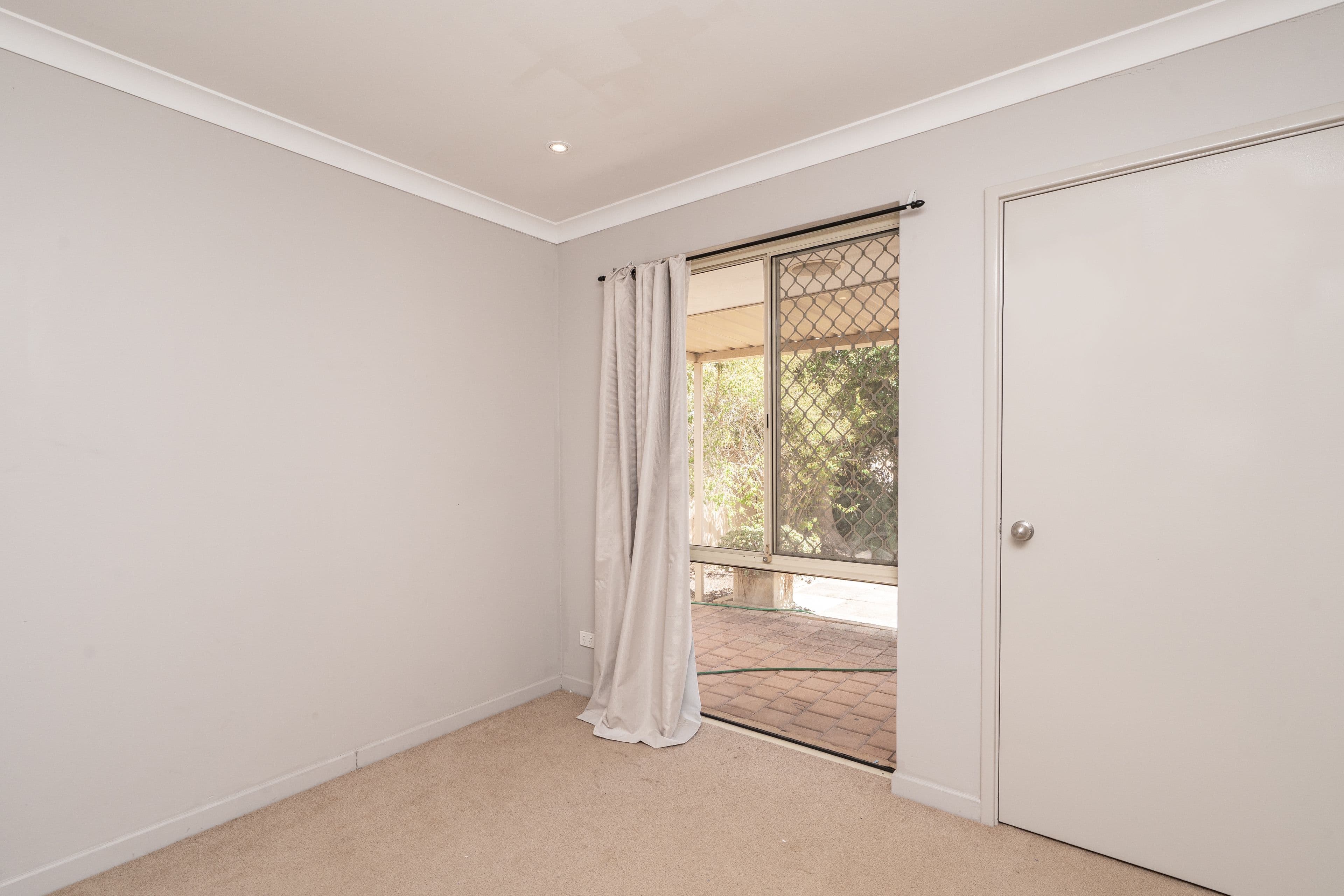 8 Baxter Close, Huntingdale WA 6110, Huntingdale - Thumbnail 2