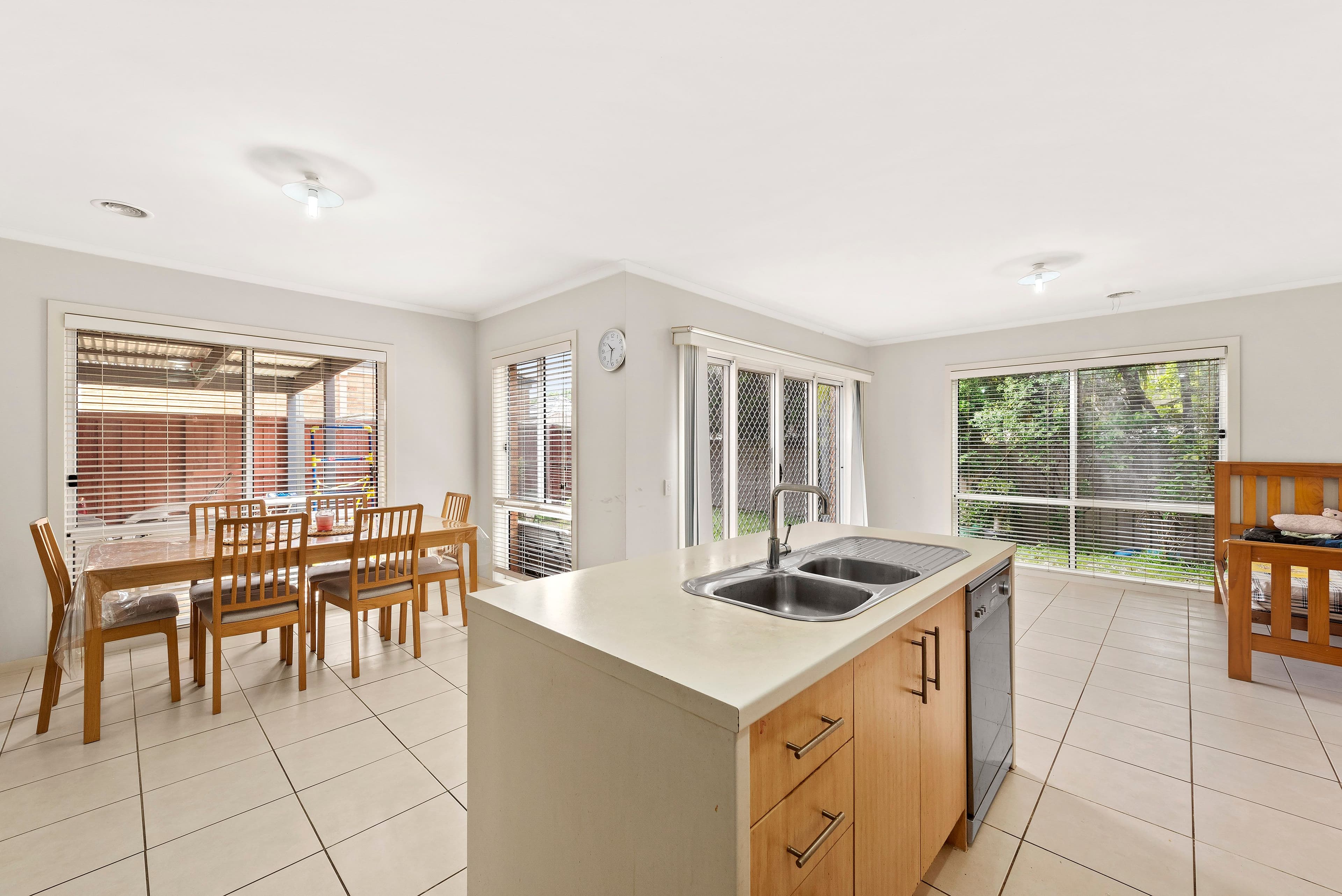 24 Wisteria Place, Springvale South VIC 3172, Springvale South - Thumbnail 3